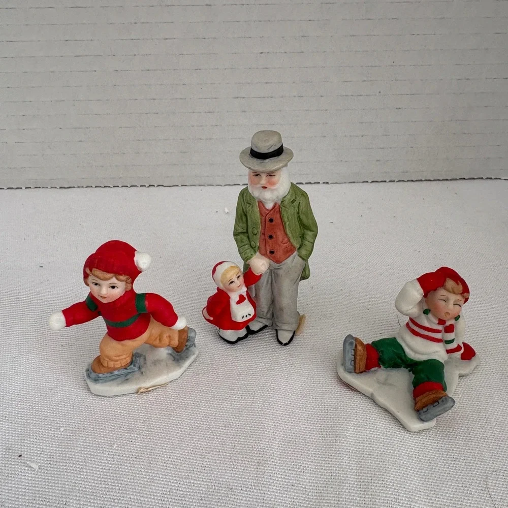 Lefton Porcelain Figurines Winter Ice Skating Set‎ of 3 Vintage